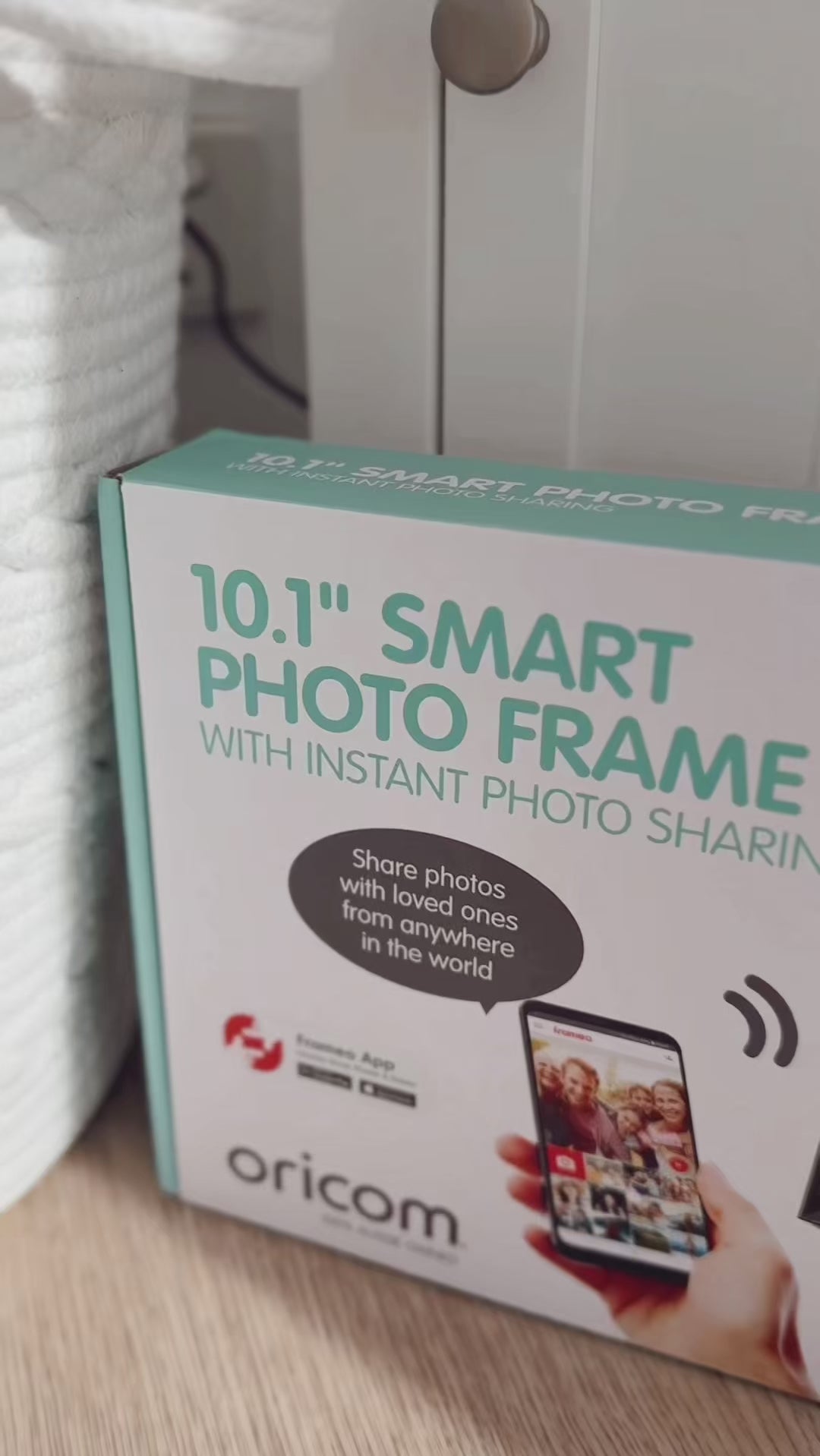 FRAME10BLK 10.1" Smart Photo Frame with Instant Photo Sharing