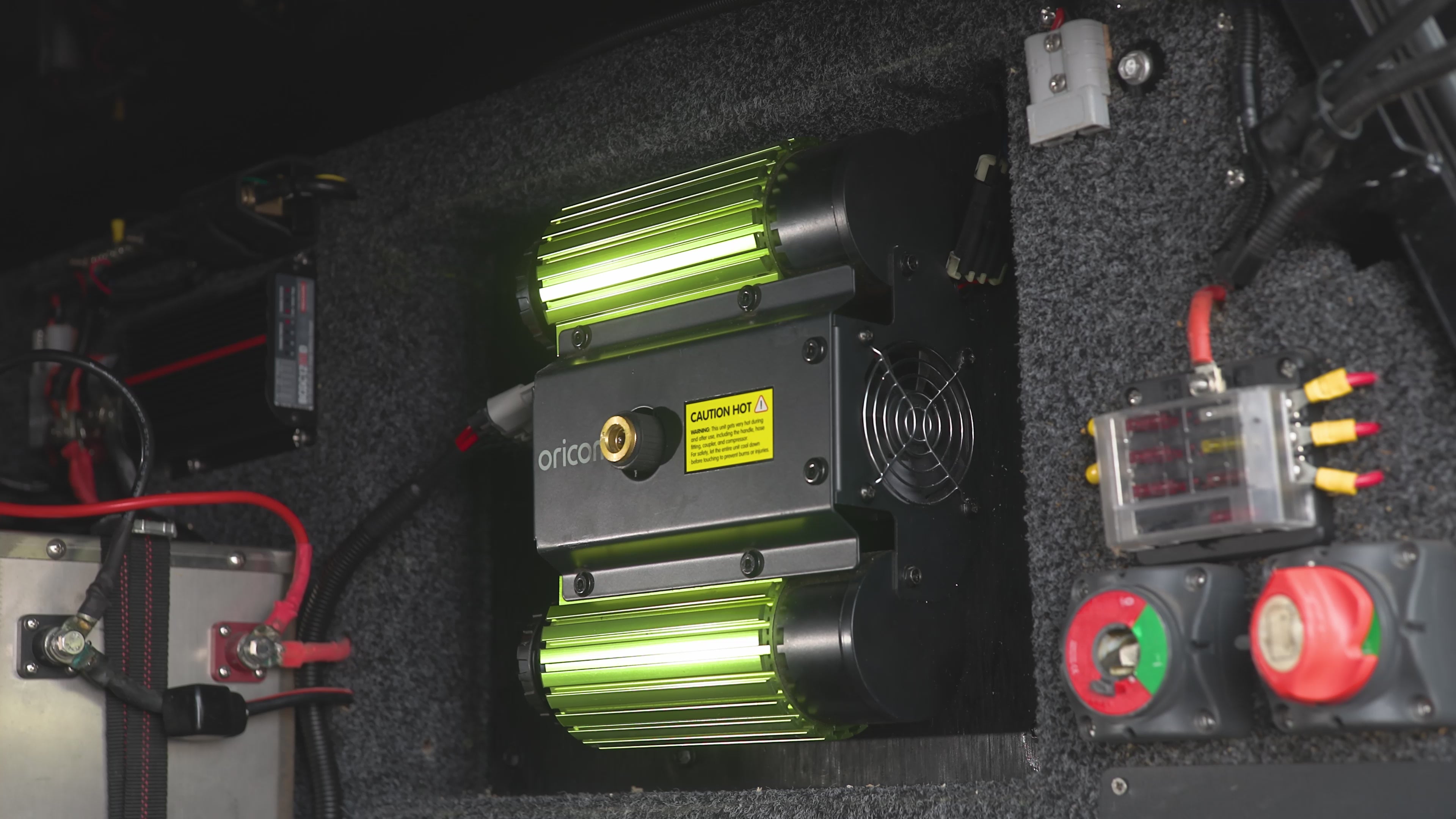 AIR40 Twin Cylinder Air Compressor + Inflation Kit